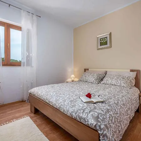 Apartment 4 *