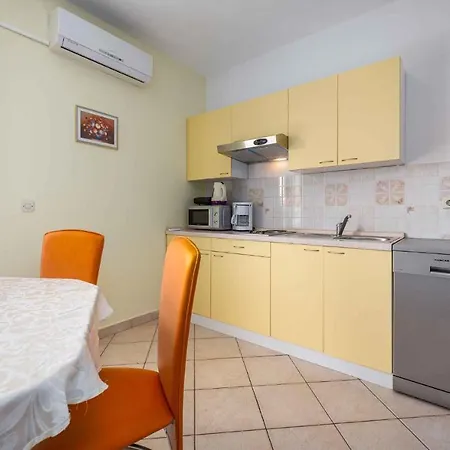 Apartament Drenje 4 *