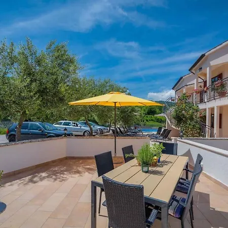 Apartament Drenje 4 *