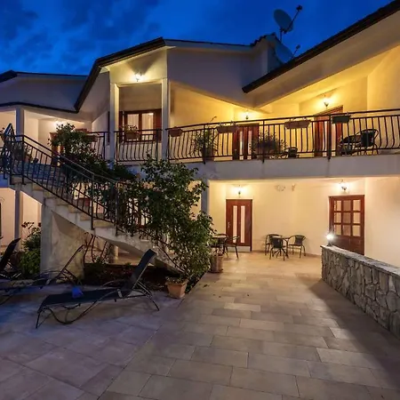 Apartment 4