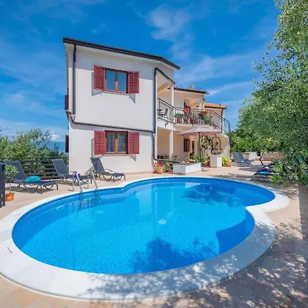 Apartament 4