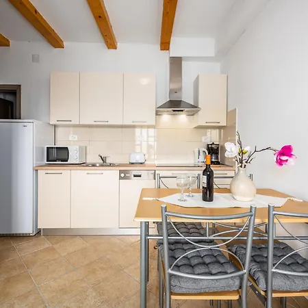 Apartment 4 *