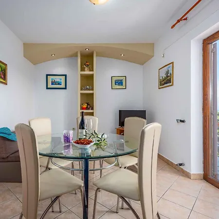 4 Apartment *