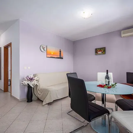 4 Apartment *