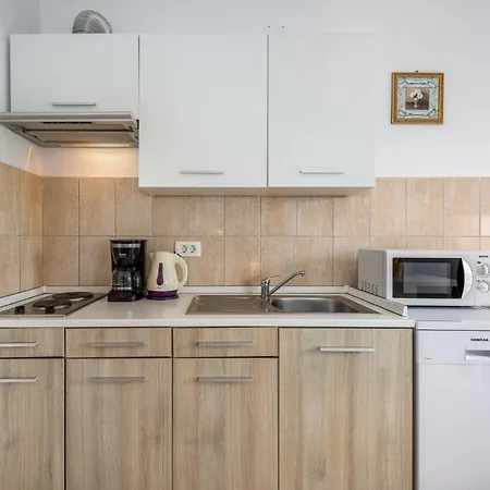 4 Apartment *