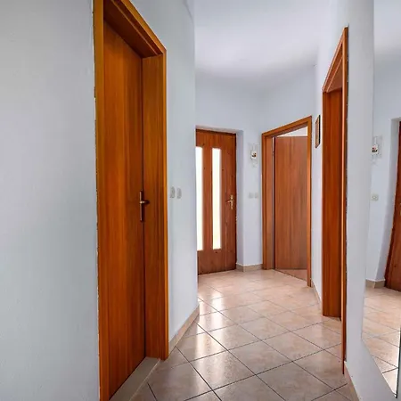 4 Apartment *