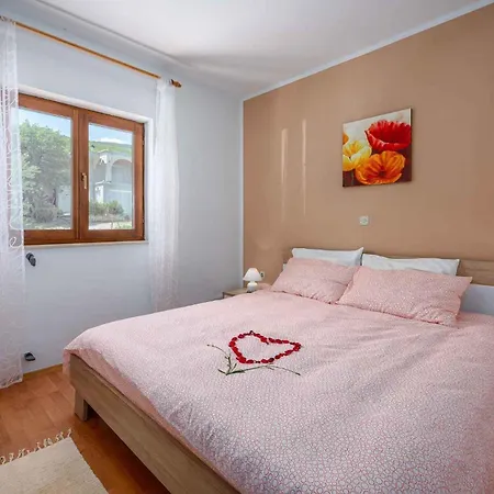4 Apartment *