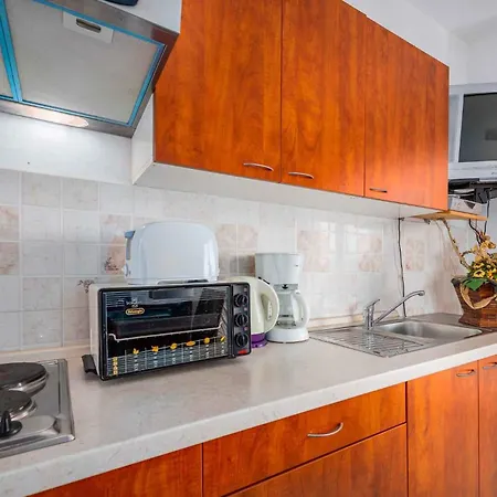 Apartment 4 *