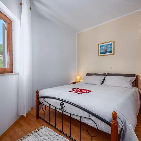 Apartment 4