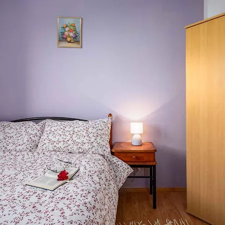 4 Apartment *