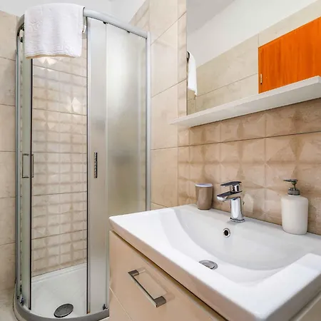 4 Apartament *