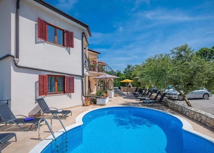 Διαμέρισμα 4 *